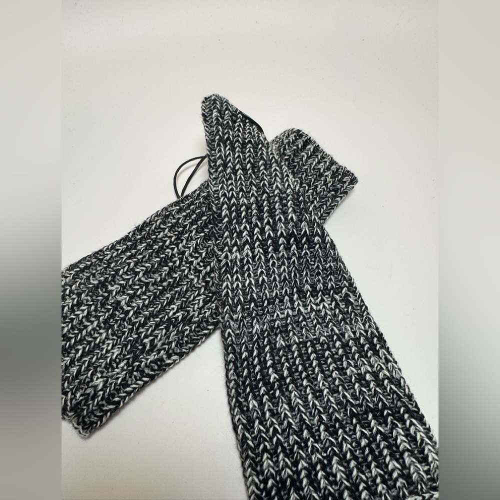 SOLD Rebecca Minkoff Grey Arm Warmers Winter Fashion Accessories NWT - Picture 4 of 5
